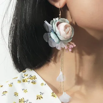Модерни обеци с дълги пискюли и обемно цвете за жени, елегантни вечерни окачени летни декорации за уши, тенденция 2023