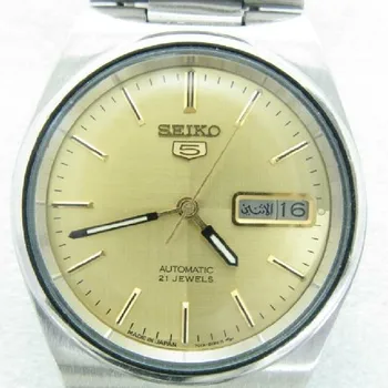 Мъжки часовник с двойно календар Seiko циферблат с арабски 