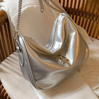 Брандираната дизайнерска дамска чанта на верига от изкуствена кожа, реколта чанта през рамо, малка квадратна чанта-скитник, тенденция 2023 година